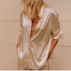 Daily Drills Ivory Champagne Button Down Long Sleeve Satin Resort blouse EUC